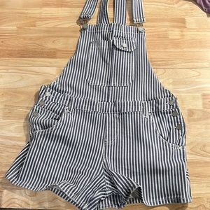 Stripped overall shorts